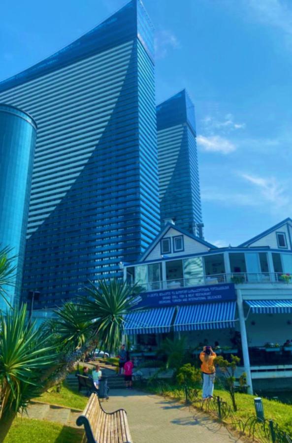 Sea Side Aparthotel In Orbi Complex Batumi Eksteriør billede